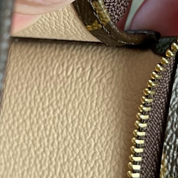 Louis Vuitton Brown Monogram Toiletry 19 - Picture 4 of 9